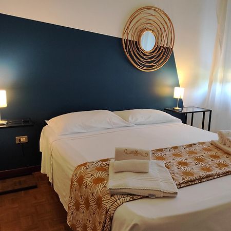 Appartamento Anna Desenzano del Garda Eksteriør bilde